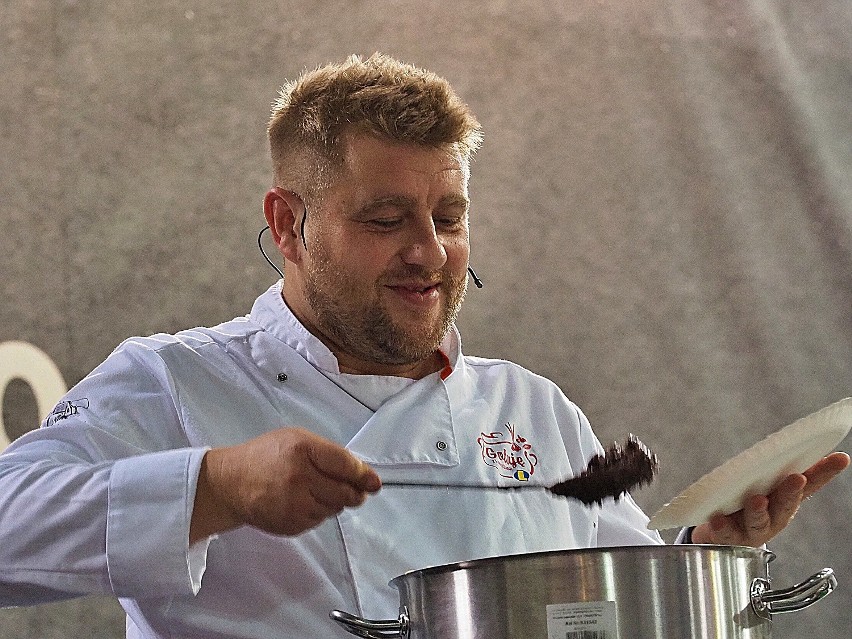 Podczas targów "Natura Food" na żywo gotował Tomasz Jakubiak, juror programu "MasterChef Junior"