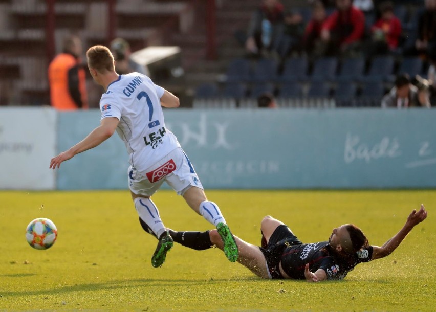 Lech Poznań remisuje z Pogonią Szczecin 1:1 i zdobywa...