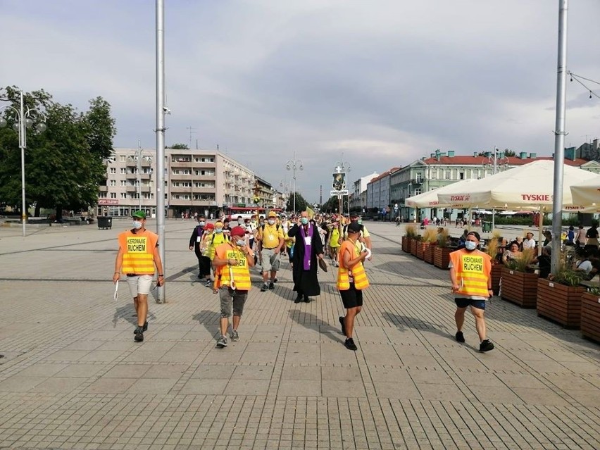 Epidemia nie zatrzymała krakowskie pielgrzymki. Pątnicy wrócili już do domów [ZDJĘCIA]