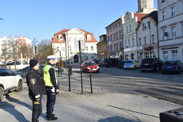 Akcja na przejściach dla pieszych w Żaganiu. Plac Słowiański w Żaganiu