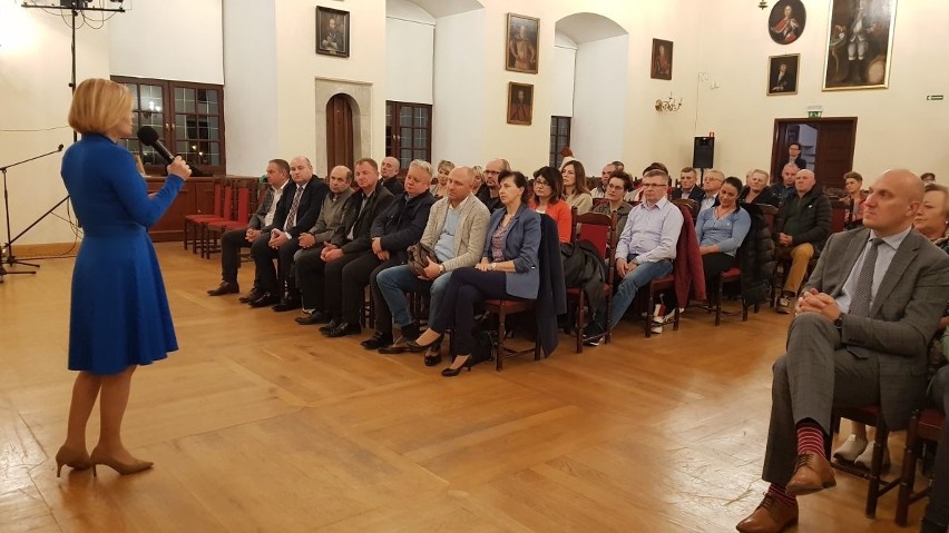 Wiceminister Anna Krupka na spotkaniu z mieszkańcami Sandomierza. - Nasz rząd chce wpisać miasto na listę UNESCO [WIDEO, zdjęcia]