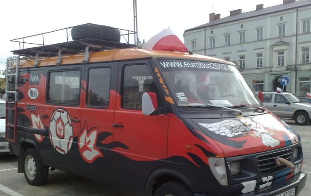 Eurobus z orłem i penisem w czwartek na Placu Wolności w Kielcach