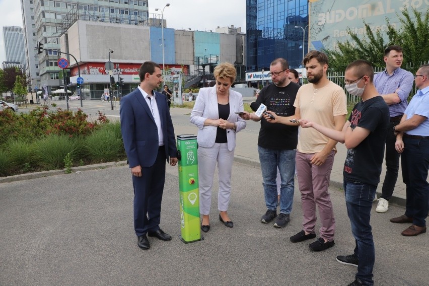 Elektrycznych aut będzie przybywać, w Łodzi powstanie sieć stacji ich ładowania