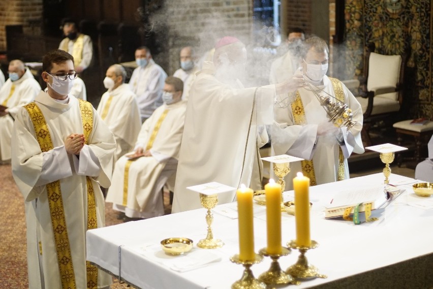 Abp Gądecki na mszy krzyżma o pięknie, tendencjach...