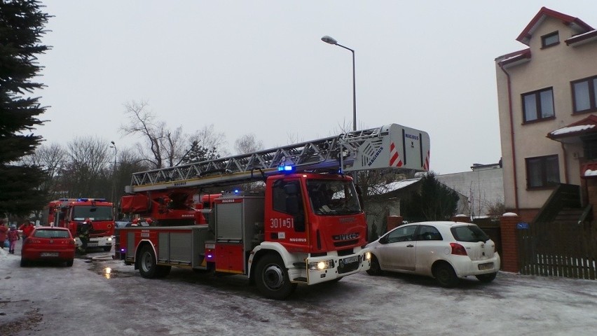 Pożar w domu przy ul. Jesionowej w Lublinie. Ogień pojawił się na poddaszu (ZDJĘCIA)