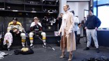 Celine Dion przyszła do szatni drużyny NHL Boston Bruins, wyśpiewała skład i zażartowała z półnagiego hokeisty [WIDEO]