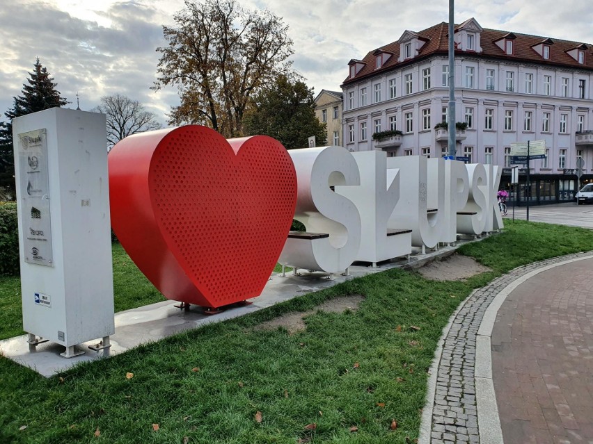 Wulgaryzmy na napisie I Love Słupsk - winnych nie ma, bo monitoring tam nie sięga