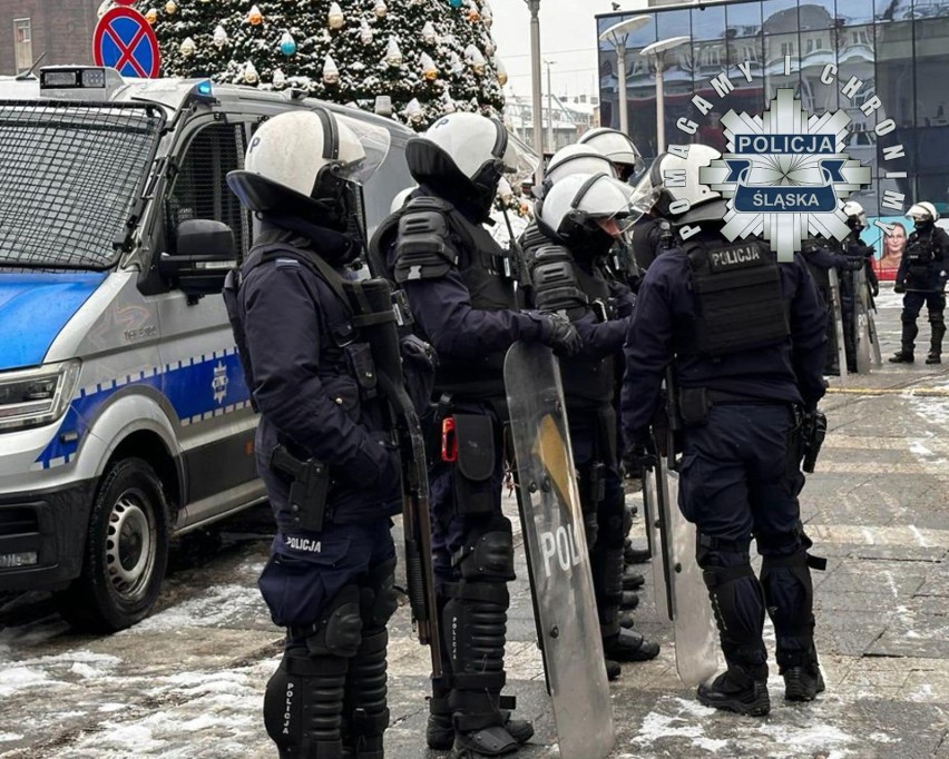Ogrom policjantów w Katowicach. Pilnują, żeby nie doszło do wielkiej bijatyki na EB Super Cup jak w 1998 roku