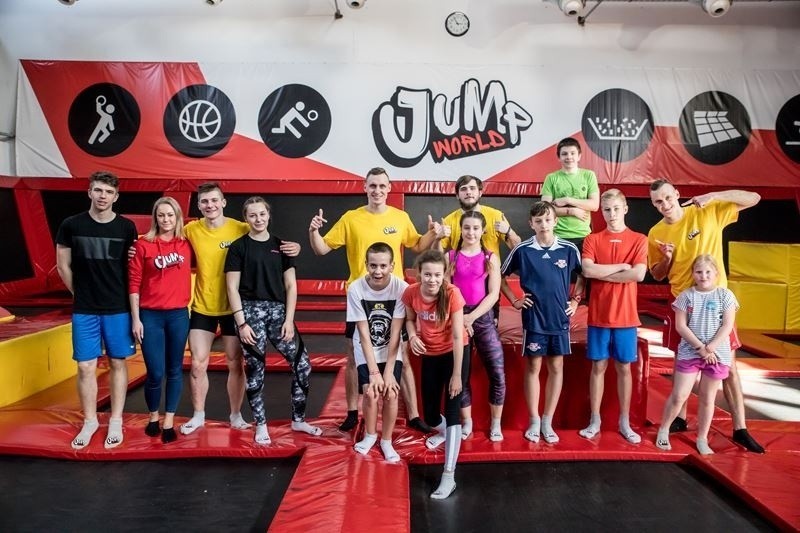 Skoki na trampolinie. Bracia Krystian i Kamil Kłeczek otwierają w Mikołaja Tramp world jump world [ZDJĘCIA]