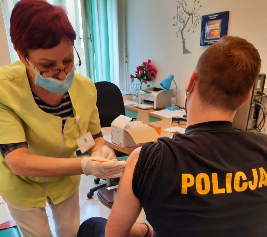 Ruszyły szczepienia opolskich policjantów.