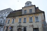 Kamienica przy ulicy Żagańskiej w Żarach. Czy znajdzie się kupiec na zabytek, który ma czterysta lat?