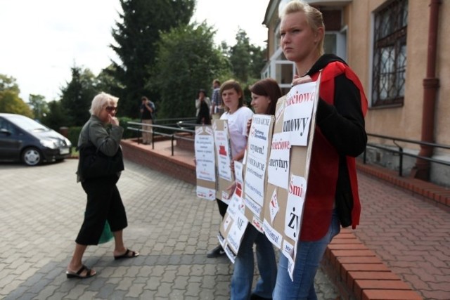 Protestujący straszyli ludzi trutką na szczury