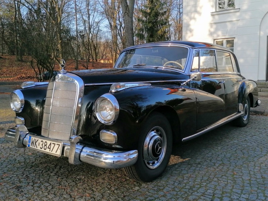 Podwarszawski dealer samochodów klasycznych, firma Classic...