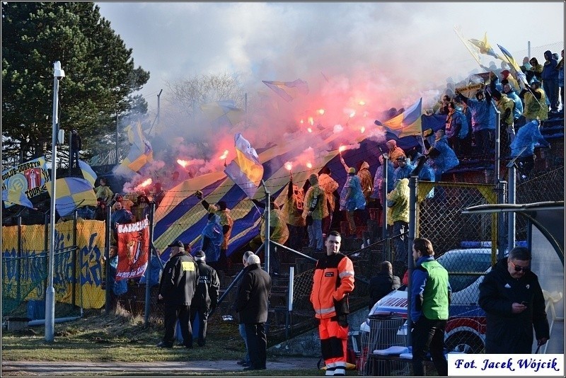 2100 zł grzywny oraz dwuletni zakaz stadionowy - to kara dla...