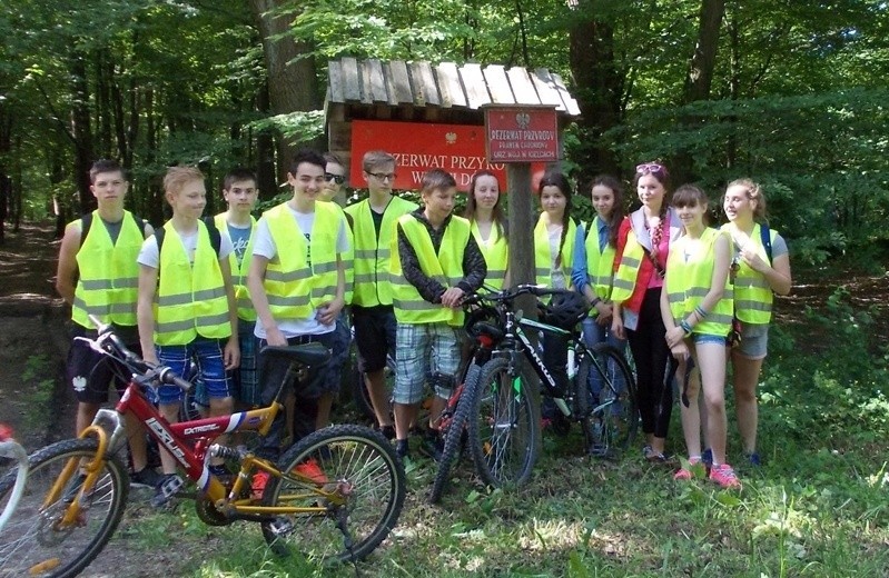 Nietypowy Dzień Dziecka gimnazjalistów z Węchadłowa. Zorganizowali sobie rajd rowerowy