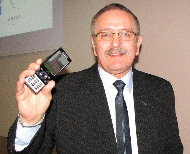 Radny Edward Węglewski nosi zdjęcie pałacu zawsze przy sobie - ma je w telefonie