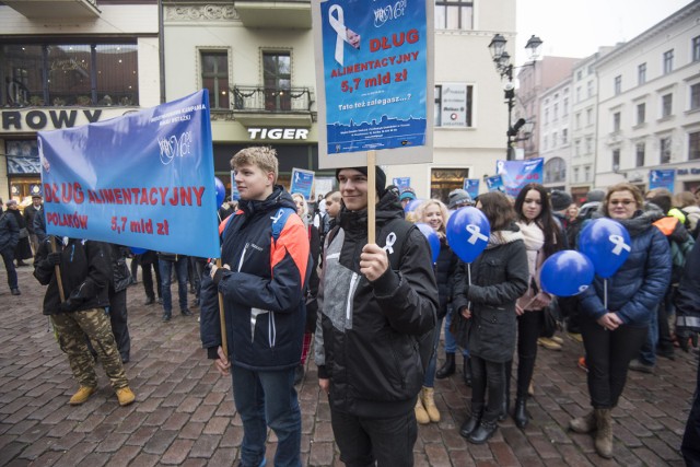 Dwa lata temu w Toruniu organizowano marsz "Białej wstążki" wskazujący na wielki dług alimentacyjny Polaków