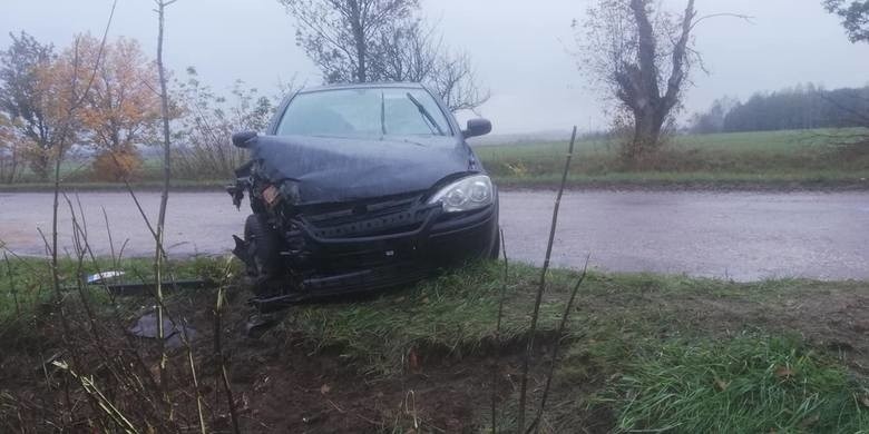 Tyniewicze Duże. Wypadek na DW 684. Opel corsa zderzył się z ciężarówką (zdjęcia)