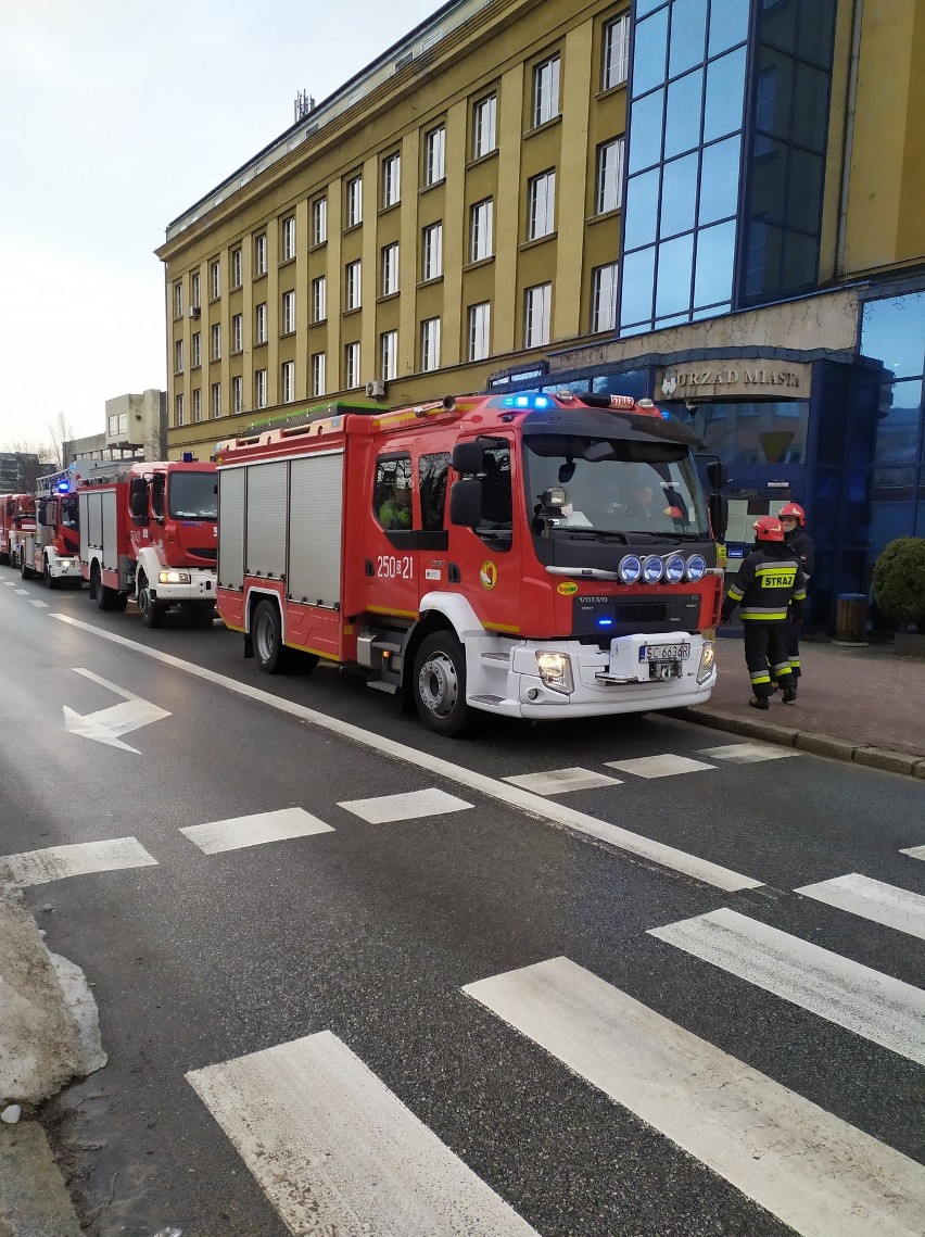 Dwieście osób ewakuowano z Urzędu Miasta w Częstochowie....