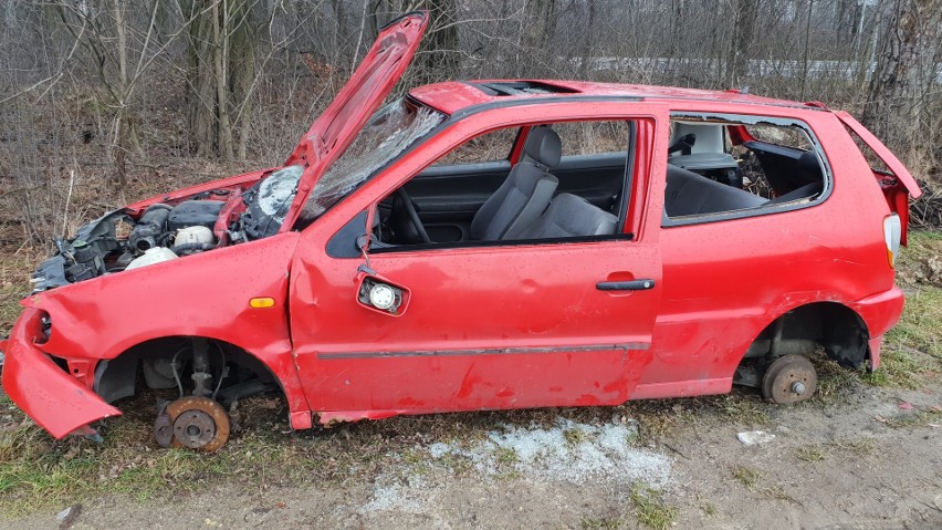 Porzucony volkswagen polo.