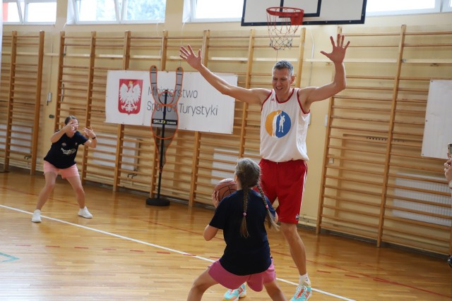 Trybański Basket Day w Małogoszczu. Zobacz na kolejnych zdjęciach jak bawiono się tego dnia