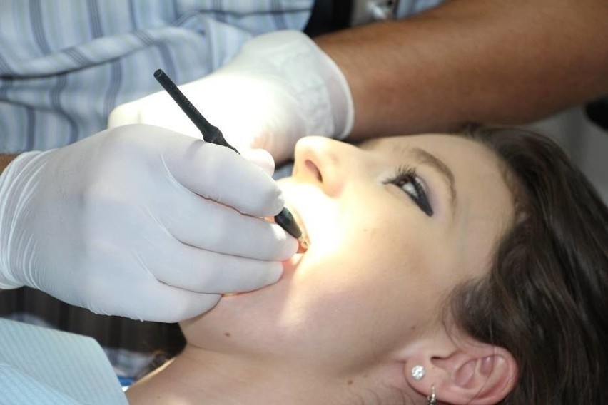 Najpopularniejsi stomatolodzy w Białymstoku. Do tych dentystów mamy największe zaufanie. Sprawdź, czy w zestawieniu jest Twój