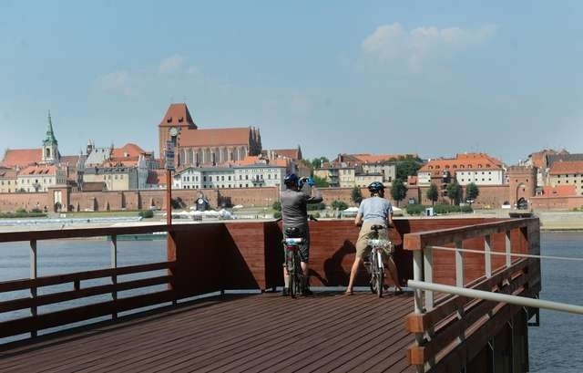 W sezonie na Tarasie Widokowym pojawia się wielu torunian i turystów podziwiających panoramę miasta