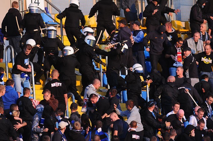 Fotoreportaż z meczu i zadymy na stadionie