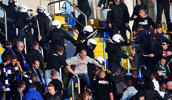 Fotoreportaż z meczu i zadymy na stadionie