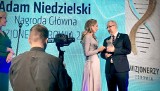 Minister Zdrowia Adam Niedzielski otrzymał nagrodę Wizjonerów Zdrowia. Wydarzenie wywołało w Internecie falę komentarzy