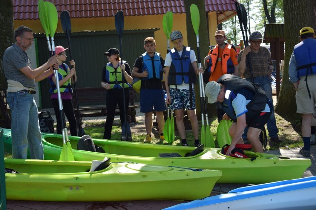 Uczestnicy tego spływu nie tylko poznają walory przyrodnicze regionu, zobaczą przy okazji kompleksy pałacowo- parkowe w Lubostroniu i Ostromecku. Spływ zainaugurowano przy łabiszyńskiej marinie