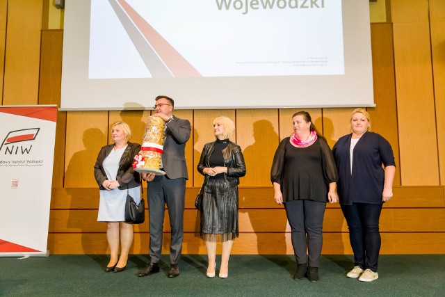 Na integrację społeczności lokalnej postawiło i Stowarzyszenie Przyjaciół Brończan „Razem”, i Stowarzyszenie Moszczonka”. Obie organizacje zostały wyróżnione w kategorii: budowanie wspólnoty lokalnej.