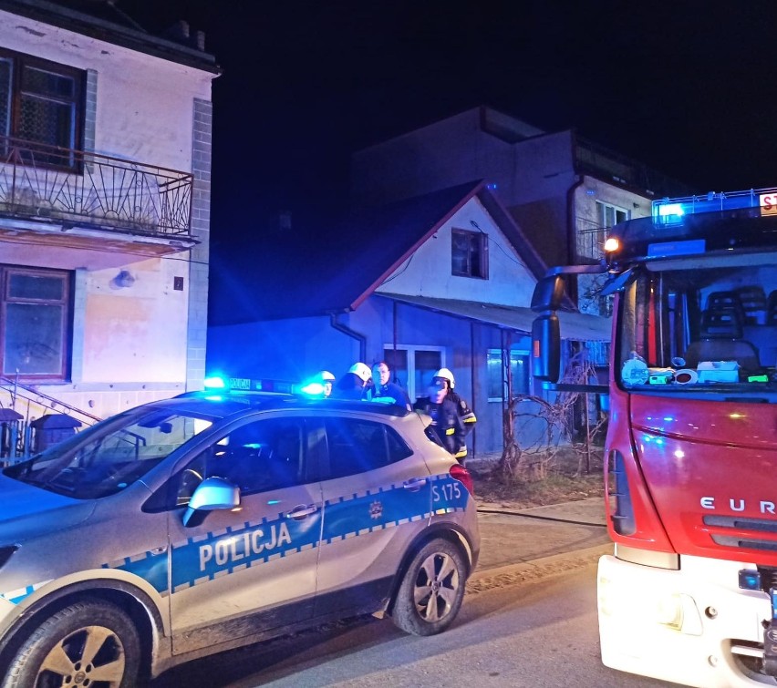 Akcja gaszenia pożaru w domu w Solcu.