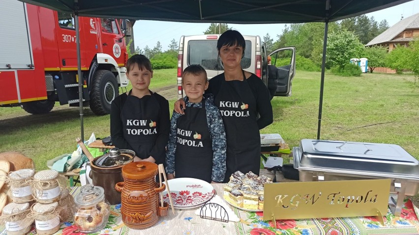 Gospodynie z Topoli prezentowały swój kulinarny talent na 5. Świętokrzyskim Festiwalu Smaków w Tokarni. Co przygotowały [ZDJĘCIA]