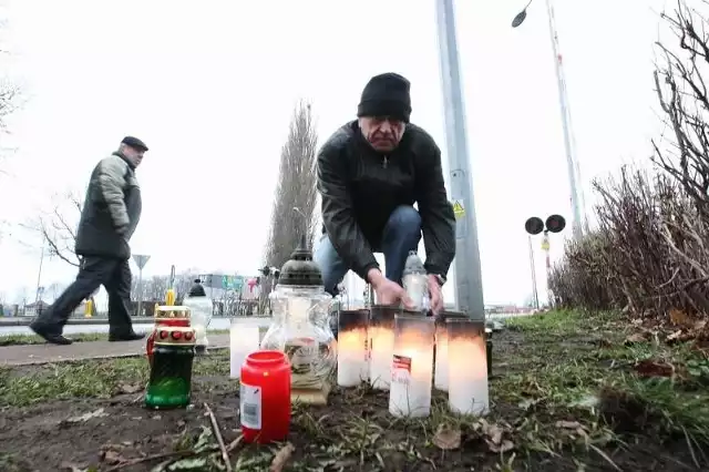 Do tragedii doszło 1 stycznia 2014 r. na ul. Szczecińskiej w Kamieniu Pomorskim. W idących chodnikiem przechodniów wjechało bmw. Pięć osób, w tym jedno dziecko zginęło na miejscu. Szósta ofiara - dziecko - zmarło w szpitalu.