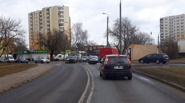 Nieustąpienie pierwszeństwa było przyczyną wypadku na skrzyżowaniu ulic Bielickiej i Inowrocławskiej w Bydgoszczy.