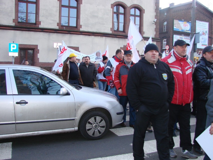 Strajk na Śląsku: Protest górników w Mysłowicach. Blokowali ulice. Jutro powtórka [ZDJĘCIA]