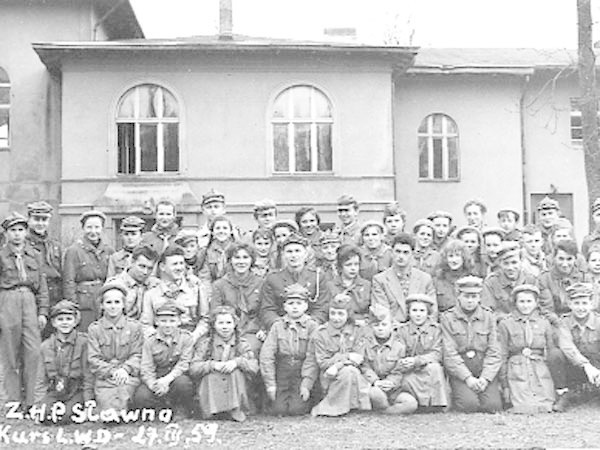 Uczestnicy harcerskiego kursu LWD (Lata Wiejskich Drużyn) w 1959 roku. 