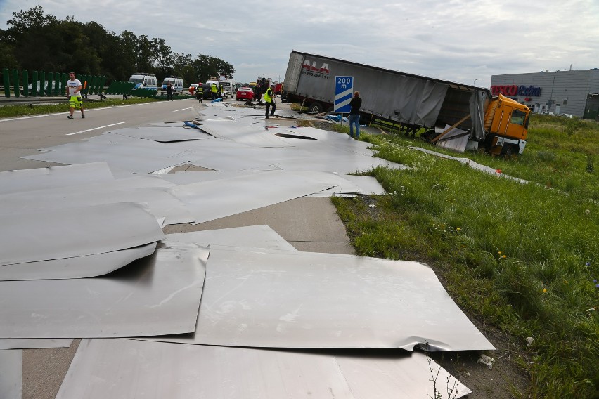 19 lipca 2016. Wypadek przy węźle Bielany w kierunku...