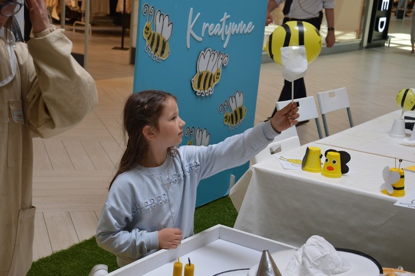 Miód z pasieki na dachu Galerii Handlowej VIVO! i tajemnice pszczelich zwyczajów. Wyjątkowa akcja w Stalowej Woli. Zobaczcie zdjęcia