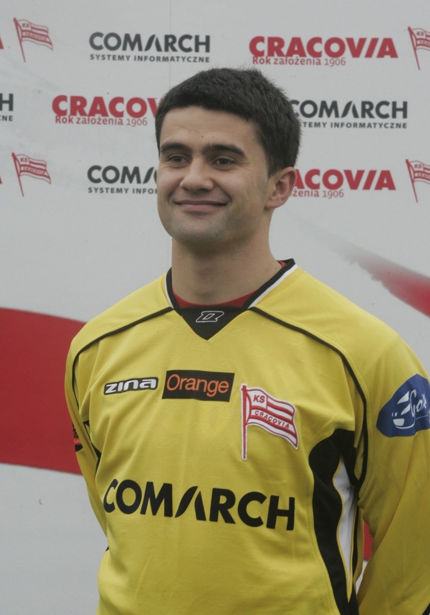 Był zawodnikiem Cracovii w latach 2006 - 2010 z półroczną...