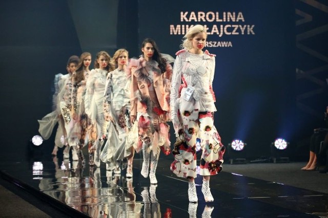 Jury najwyżej oceniło propozycję Karoliny Mikołajczyk z Warszawy, którą nie tyle nazwać można kolekcją mody, co zestawem scenicznych kostiumów.
