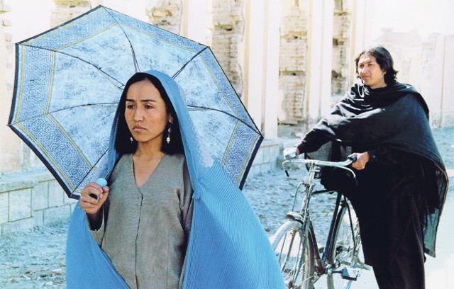 Akcja filmu rozgrywa się w Afganistanie po upadku rządu Talibów