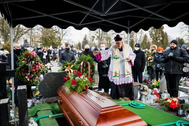 W piątek (29 stycznia) na cmentarzu przy ul. Kossaka w Bydgoszczy pożegnano Andrzeja Majcherka, wieloletniego i zasłużonego dyrektora Zespołu Szkół Ekonomiczno-Administracyjnych w Bydgoszczy.
