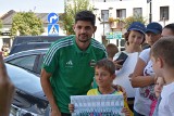 Piłkarze Radomiaka Radom odwiedzili we wtorek Szydłowiec i sprawili radość najmłodszym kibicom Zielonych