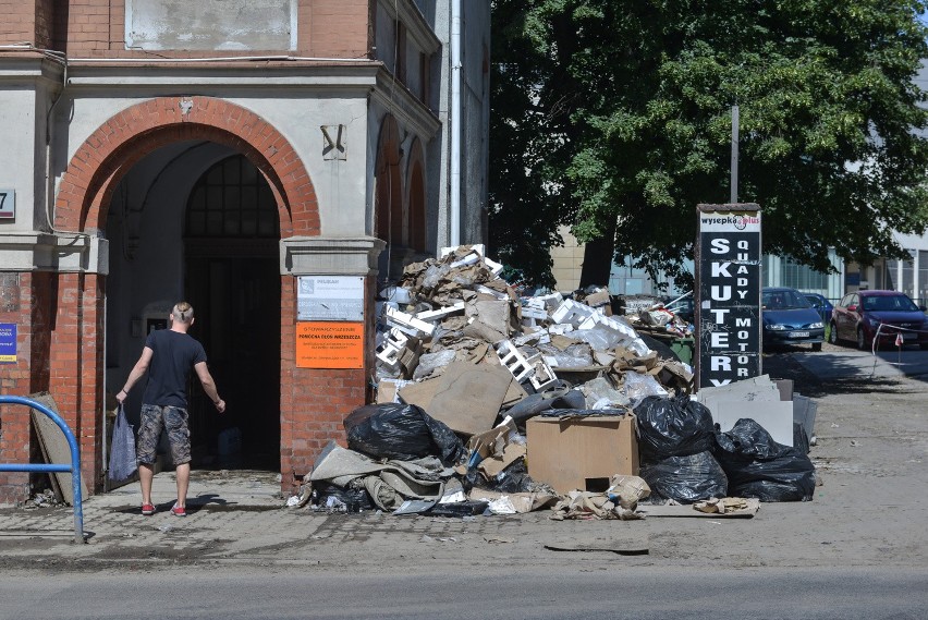 W Gdańsku trwa wielkie sprzątanie po ulewie, jaka przeszła...