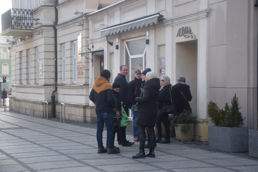 Tłusty czwartek w Częstochowie. Kolejki do niektórych...