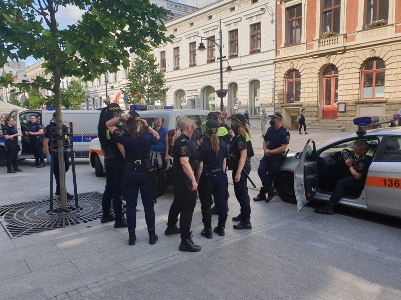 Prezydent Zdanowska zrugała komendanta straży miejskiej w Łodzi za brak patroli na Piotrkowskiej. Szykują się zmiany w straży