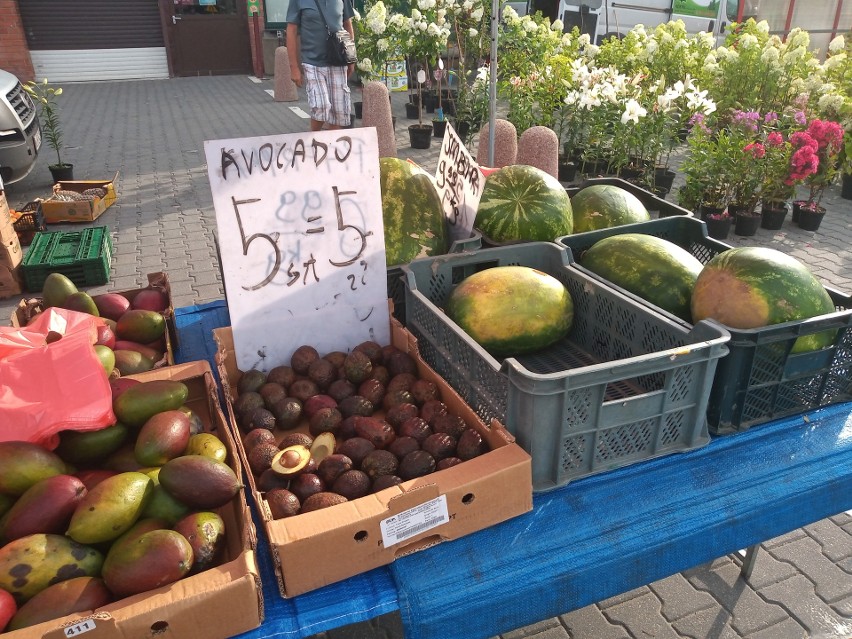 Białystok. Pierwsza sierpniowa giełda przy  ulicy Andersa. Zobacz, jakie są ceny warzyw, owoców i roślin w niedzielę 1.08.2021