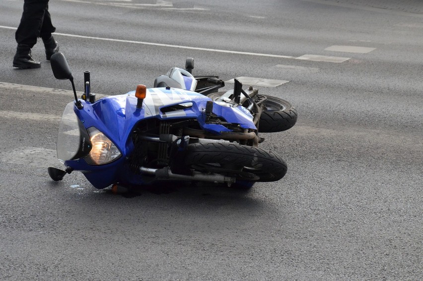 Wrocław: Wypadek na Borowskiej. Samochód zderzył się z motocyklem (ZDJĘCIA)